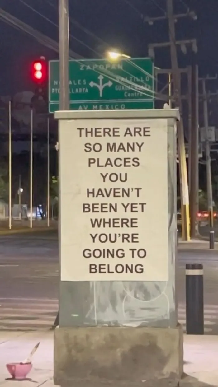 “We’re Not Really Strangers”: 50 Inspiring Signs And Labels About Meaningful Connections