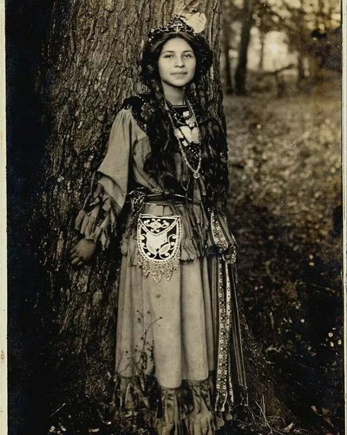 Ah-Weh-Eyu (Pretty Flower), From The Seneca Nation, 190