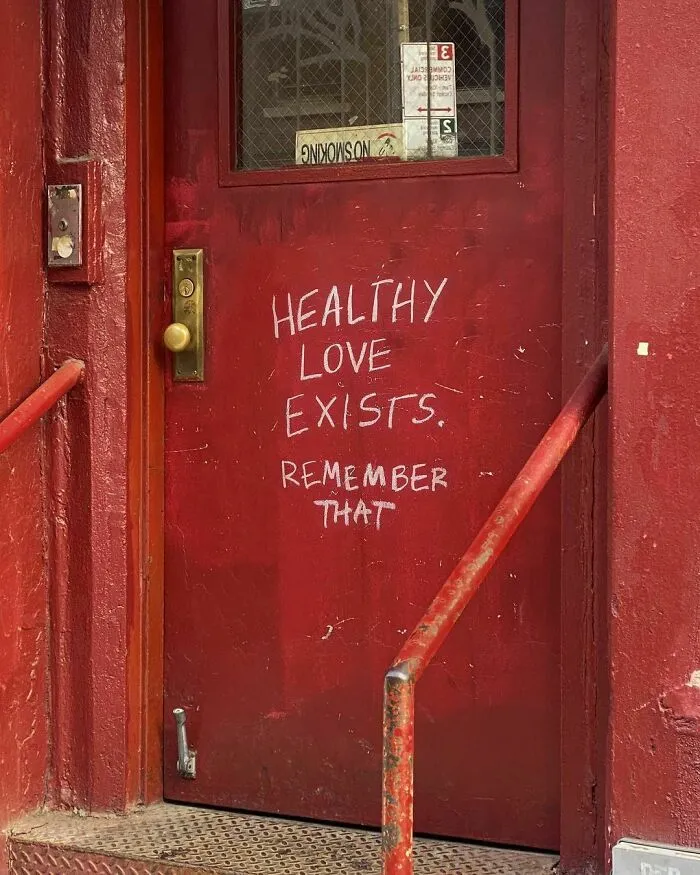 “We’re Not Really Strangers”: 50 Inspiring Signs And Labels About Meaningful Connections