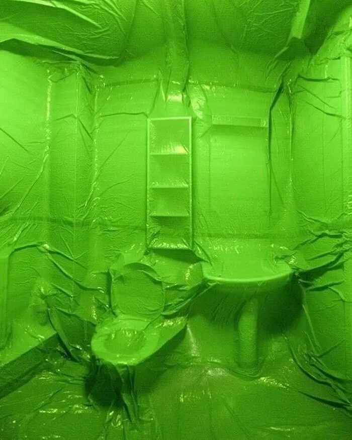 30 Bizarre And Unsettling Toilet Pics That May Make You Appreciate Your Own Bathroom More