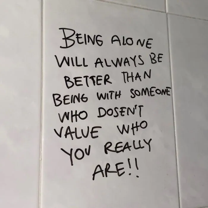 “We’re Not Really Strangers”: 50 Inspiring Signs And Labels About Meaningful Connections
