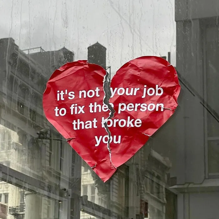 “We’re Not Really Strangers”: 50 Inspiring Signs And Labels About Meaningful Connections