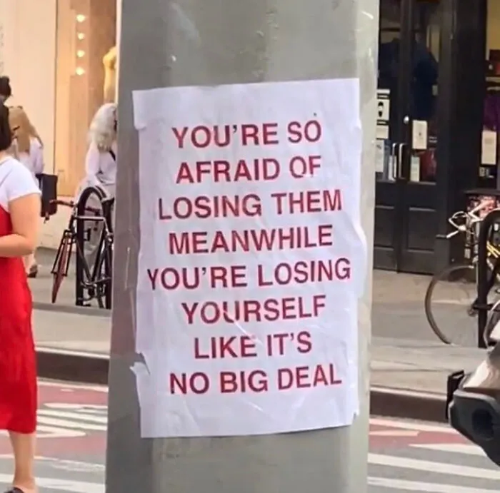 “We’re Not Really Strangers”: 50 Inspiring Signs And Labels About Meaningful Connections