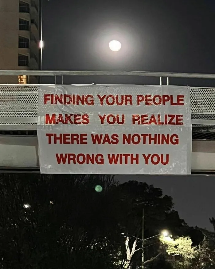 “We’re Not Really Strangers”: 50 Inspiring Signs And Labels About Meaningful Connections