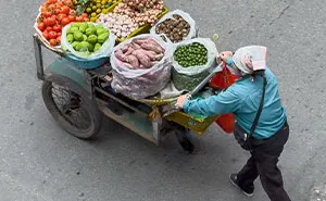 Hanoi From Above: Trung Dong’s Aerial Portraits Of Fruit Sellers (9 Pics)