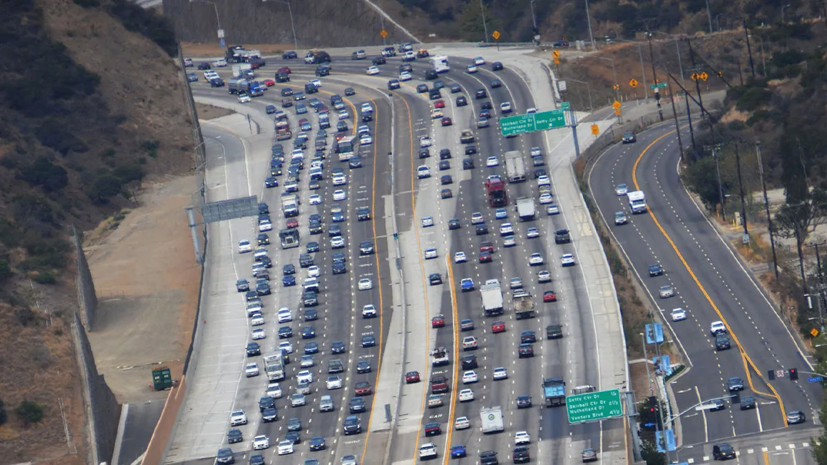 American Expats Reveal Their Wildest Reverse Culture Shocks Upon Returning Home (50 Stories)