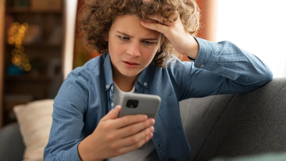 50 Awkward Text Messages That Got Screenshotted For The World To See
