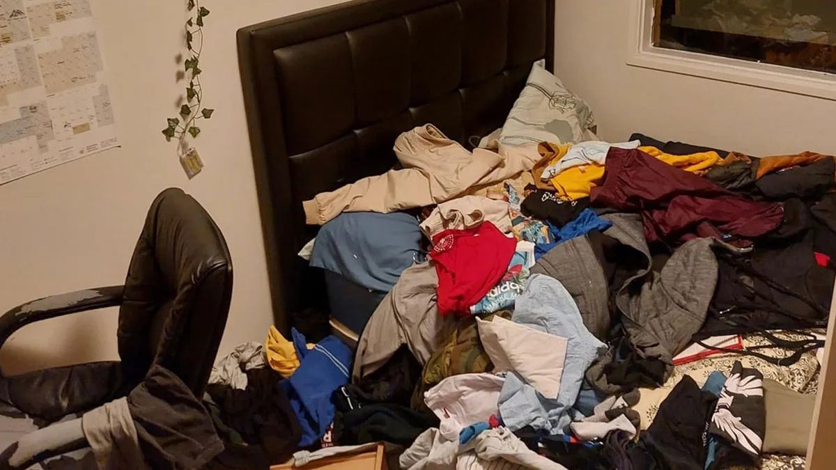 20YO Finds His Room Trashed By Parents After 'Breaking' Inside Because Of Losing His Keys