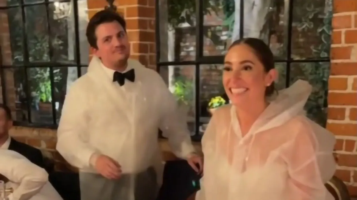 “I Am An Extreme Slob”: Bride Shares “Psycho” Hack To Save Her Wedding Dress From Getting Ruined
