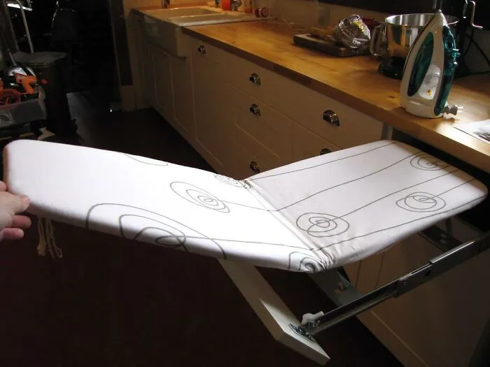 “I Am Pretty Sure They Are Now Illegal”: 44 Home Features That Have Been Faded Into History