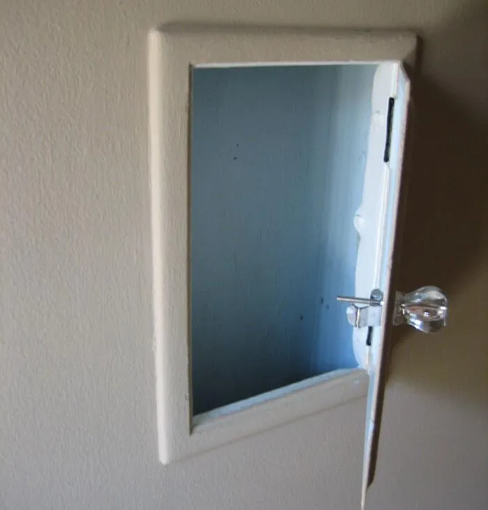 “I Am Pretty Sure They Are Now Illegal”: 44 Home Features That Have Been Faded Into History