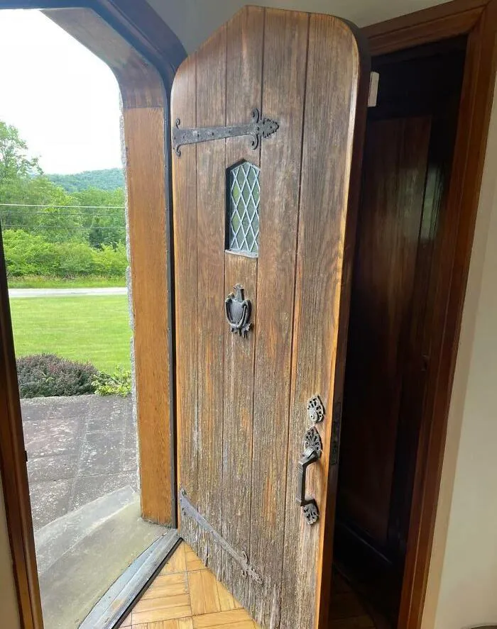 “I Am Pretty Sure They Are Now Illegal”: 44 Home Features That Have Been Faded Into History