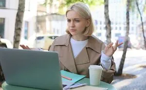 "Man, I Freaking Hate People": 35 Habits That Make Others Lose Their Cool