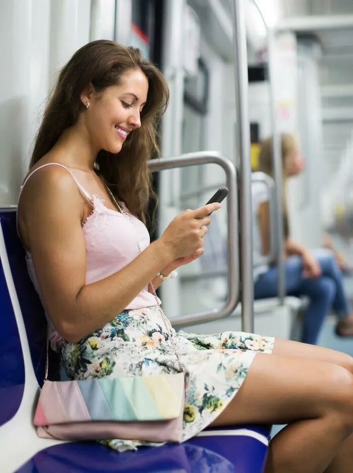 "Man, I Freaking Hate People": 35 Habits That Make Others Lose Their Cool