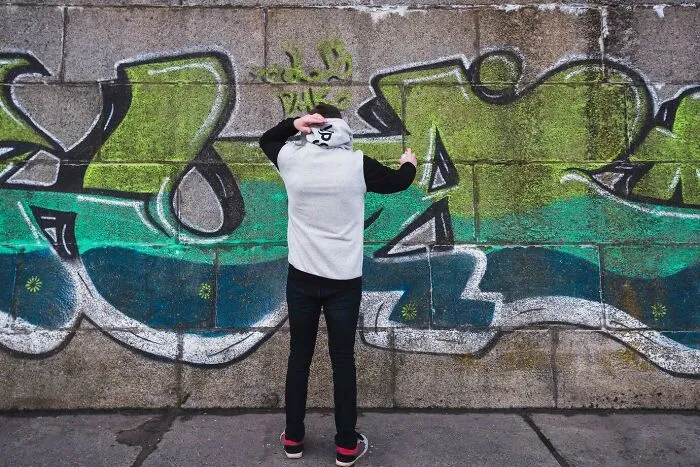 "Man, I Freaking Hate People": 35 Habits That Make Others Lose Their Cool