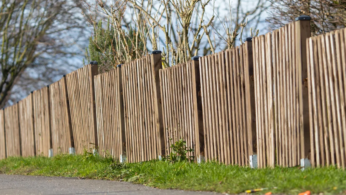 “Has Gone Nuts”: Boomer Gets A Land Survey, Discovers 5 Ft Of Her Yard Belongs To Neighbors