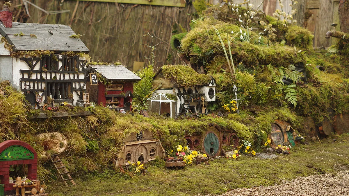 I Built A Mouse Village, Which Might Be The First And Only Mouse Village In Yorkshire, England (17 Pics)