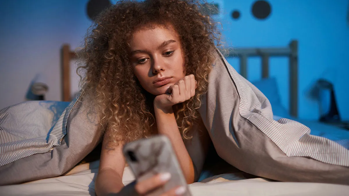 Woman's World Crumbles After An Accidental Text From Her Best Friend Reveals She Hates Her