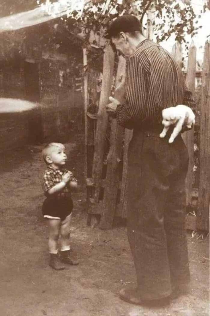 This Photo Is From 1920 And Was Titled: "A Few Seconds Before Happiness"