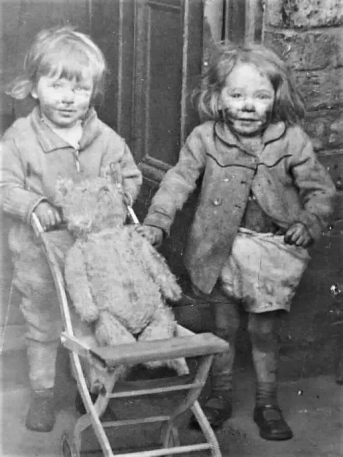 Saving Teddy During The 1941 Blitz Of Liverpool