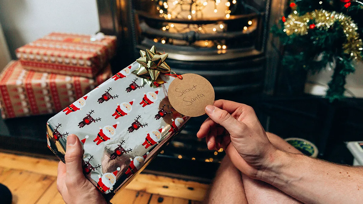 Man Ruins Wife’s Christmas Surprise By Talking About Her Pricey Gift, She Doesn’t Want It Anymore