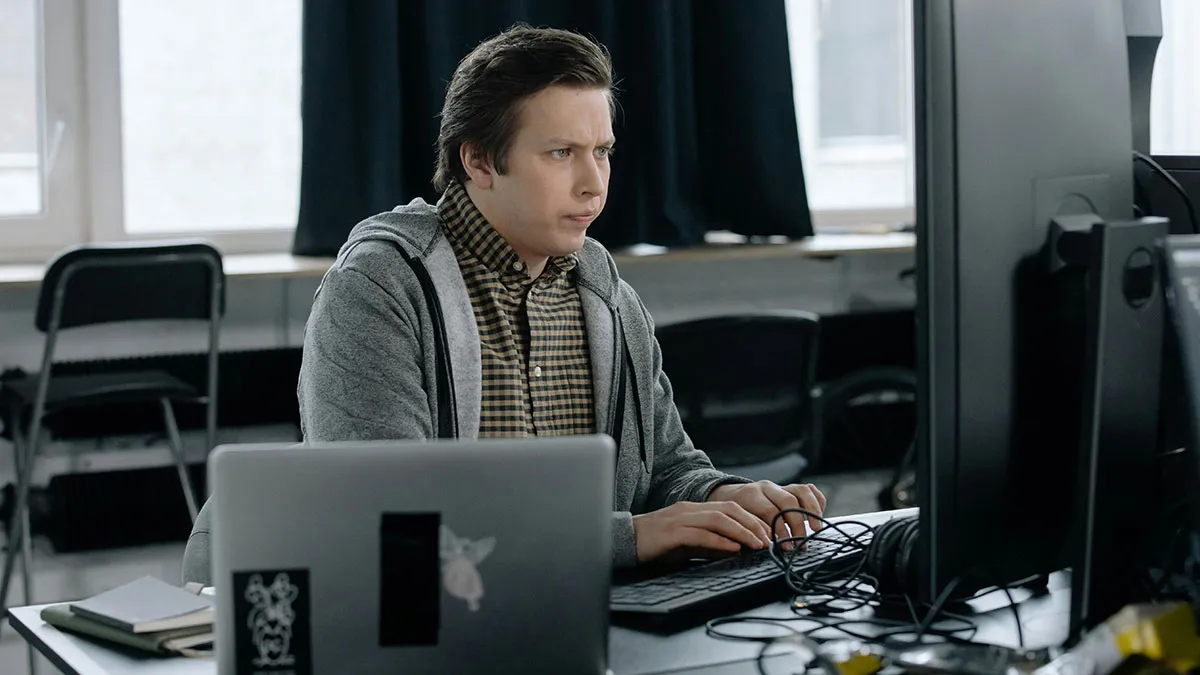 “Just A Screen”: 30 Parts Of Jobs The General Public Isn’t Supposed To Know About