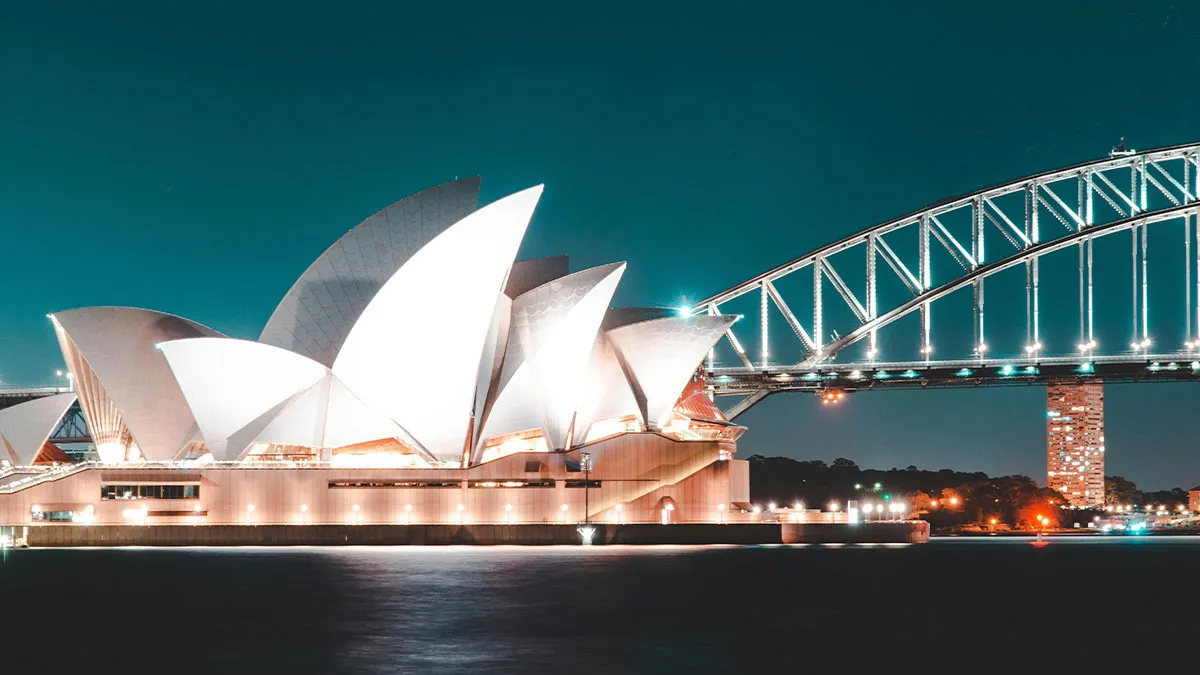 Impulsive 29YO Doesn’t Understand Reality, Moves To Australia With No Plan, Job, Or House