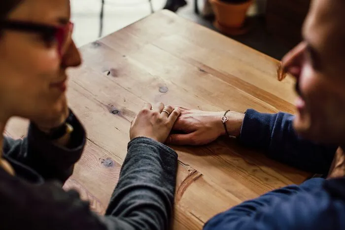 30 Low-Key Red Flags In Friendships That May Go Unnoticed Until It’s Too Late