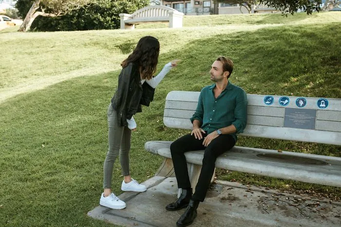 30 Low-Key Red Flags In Friendships That May Go Unnoticed Until It’s Too Late