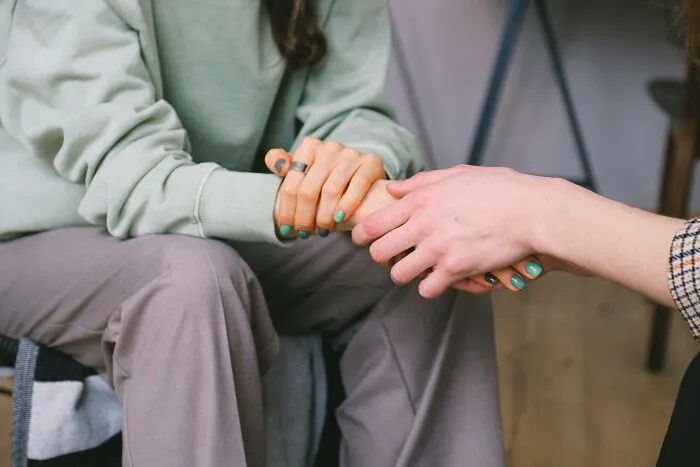 30 Low-Key Red Flags In Friendships That May Go Unnoticed Until It’s Too Late
