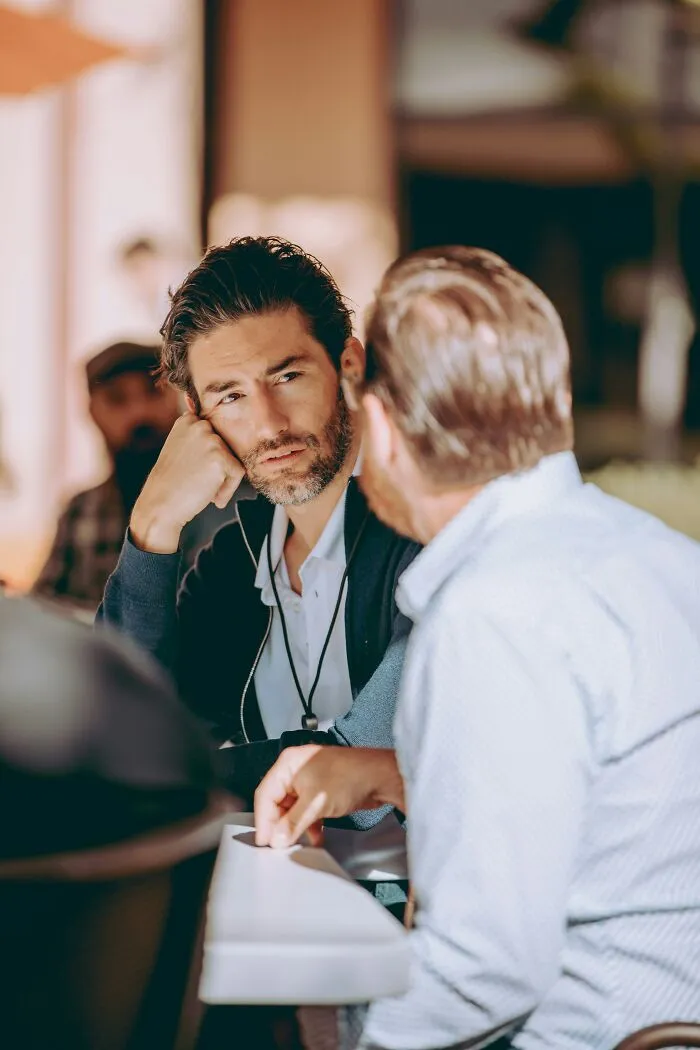 30 Low-Key Red Flags In Friendships That May Go Unnoticed Until It’s Too Late