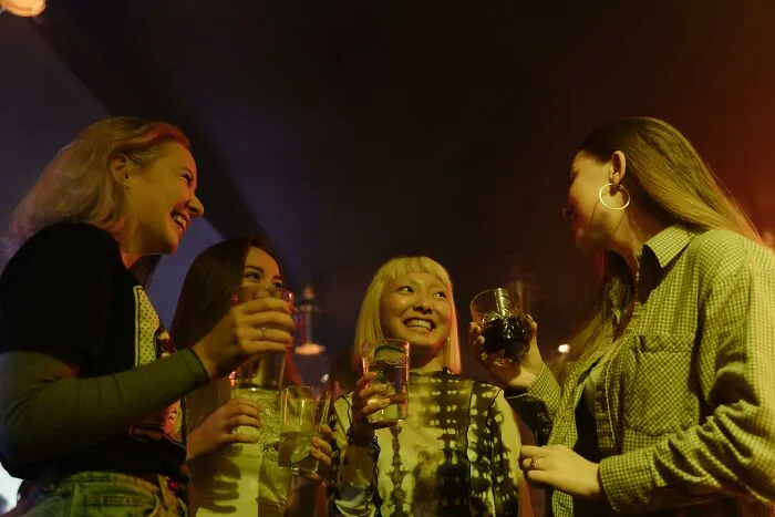 30 Low-Key Red Flags In Friendships That May Go Unnoticed Until It’s Too Late