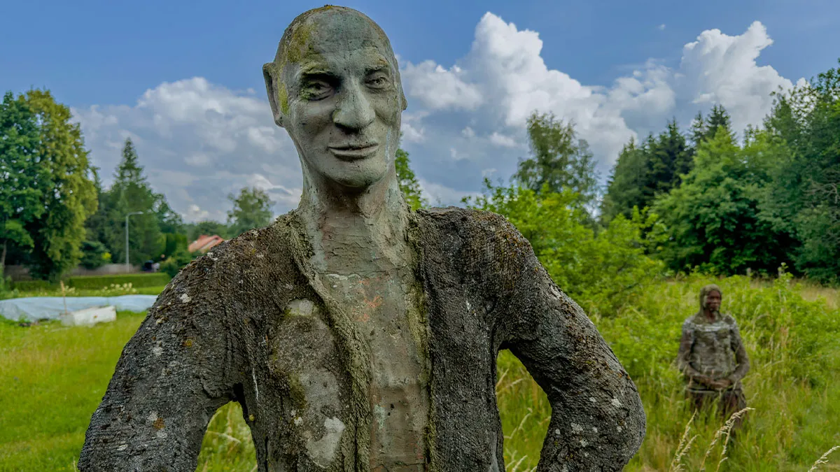 Off The Beaten Path: The Fascinating Sculptures Of Adam Szubski (17 Pics)