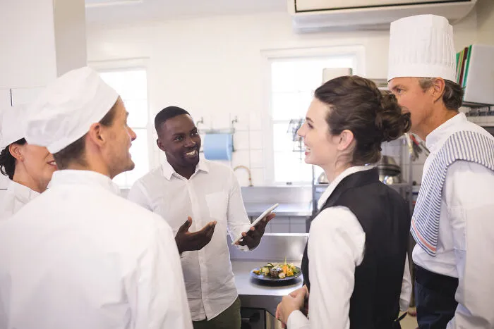 "I Am Not Eating Here, We Need To Leave": 30 Red Flags In Restaurants