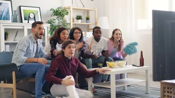 30 Times People Trusted They’d Get Their Way Just Because They Outnumbered The Opposing Side