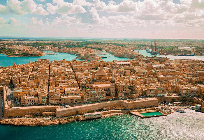 “Commit Some Crimes, Go To Prison”: 40 People Share Where They Would Move To If Given The Chance
