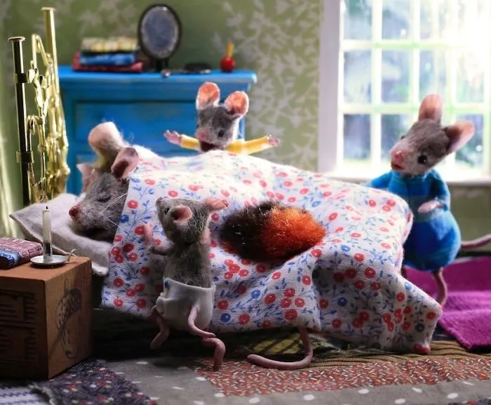 This Artist Creates Miniature Worlds Filled With Anthropomorphic Mice (30 Pics)