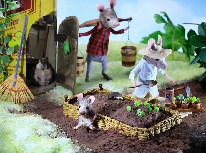 This Artist Creates Miniature Worlds Filled With Anthropomorphic Mice (30 Pics)