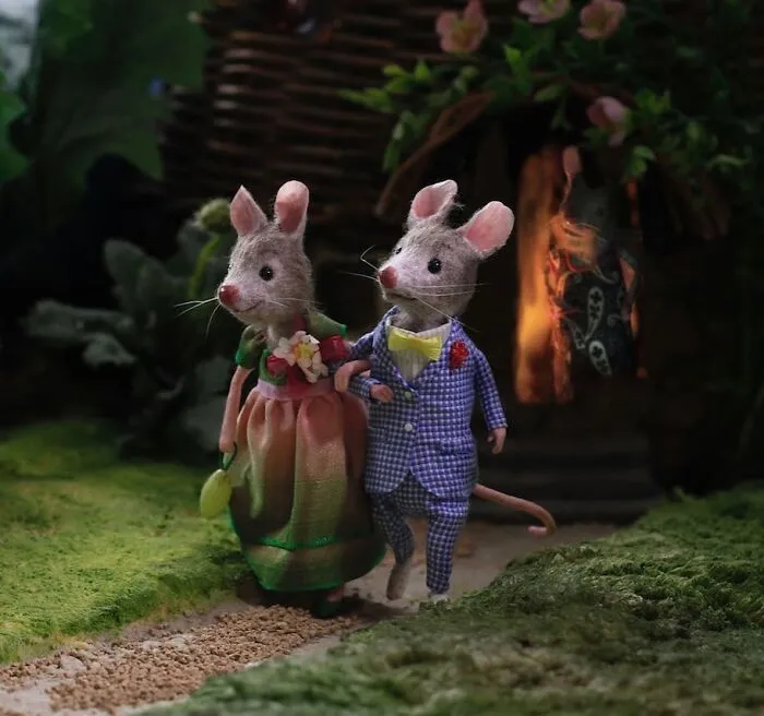 This Artist Creates Miniature Worlds Filled With Anthropomorphic Mice (30 Pics)