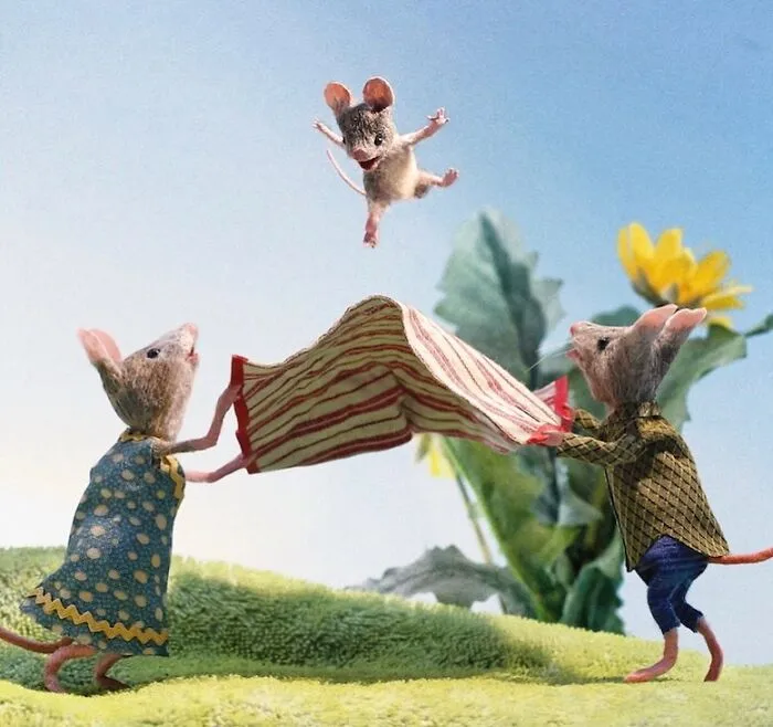 This Artist Creates Miniature Worlds Filled With Anthropomorphic Mice (30 Pics)