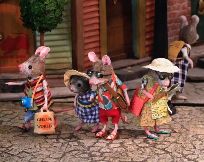 This Artist Creates Miniature Worlds Filled With Anthropomorphic Mice (30 Pics)