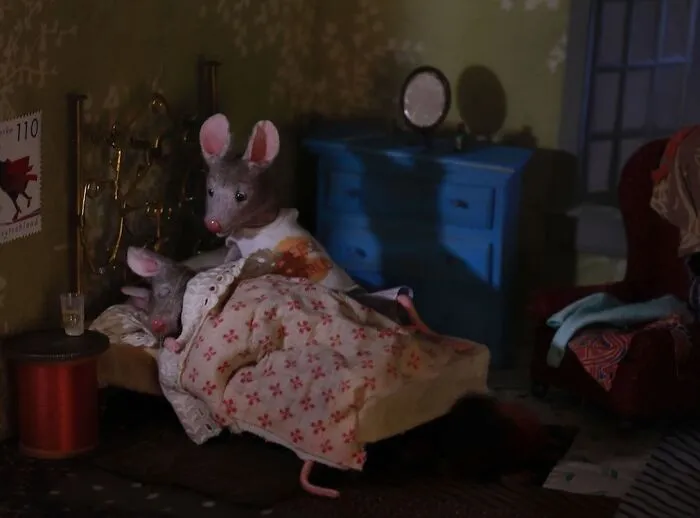 This Artist Creates Miniature Worlds Filled With Anthropomorphic Mice (30 Pics)