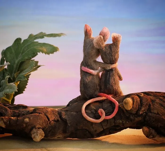 This Artist Creates Miniature Worlds Filled With Anthropomorphic Mice (30 Pics)