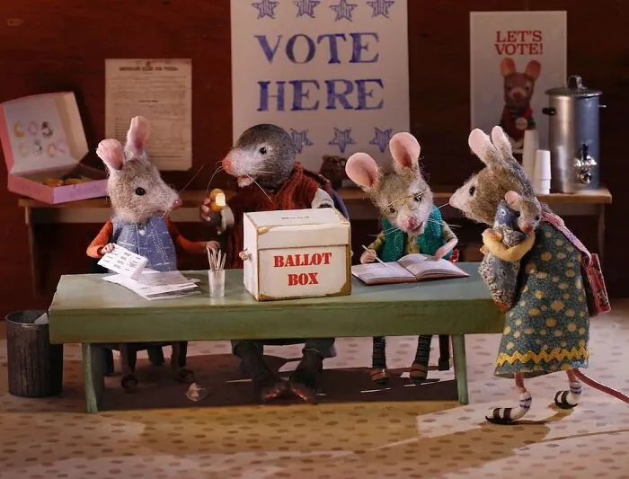 This Artist Creates Miniature Worlds Filled With Anthropomorphic Mice (30 Pics)
