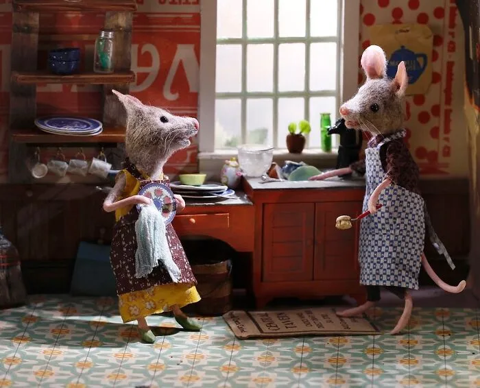 This Artist Creates Miniature Worlds Filled With Anthropomorphic Mice (30 Pics)