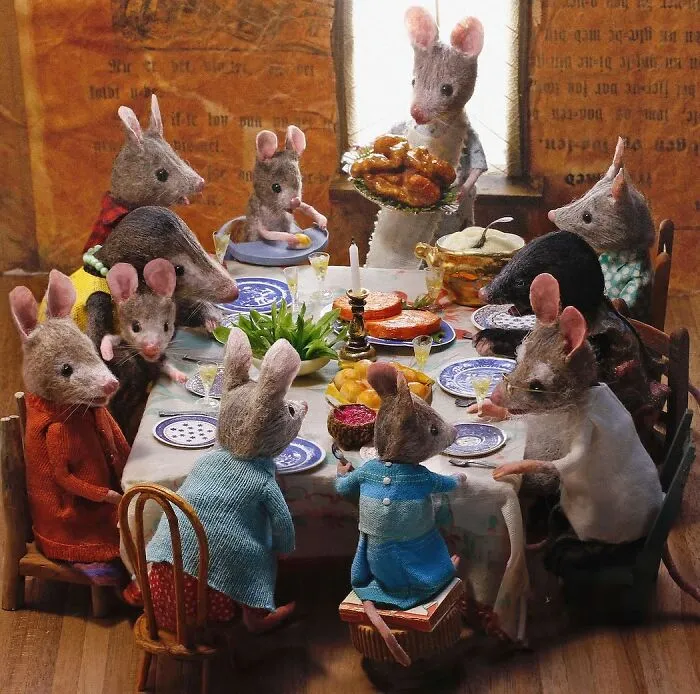 This Artist Creates Miniature Worlds Filled With Anthropomorphic Mice (30 Pics)