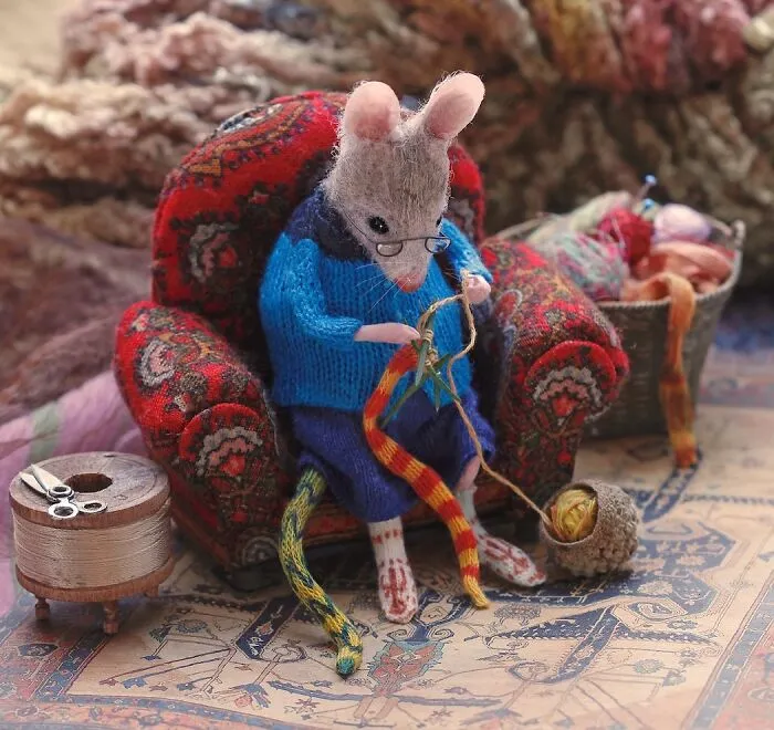 This Artist Creates Miniature Worlds Filled With Anthropomorphic Mice (30 Pics)