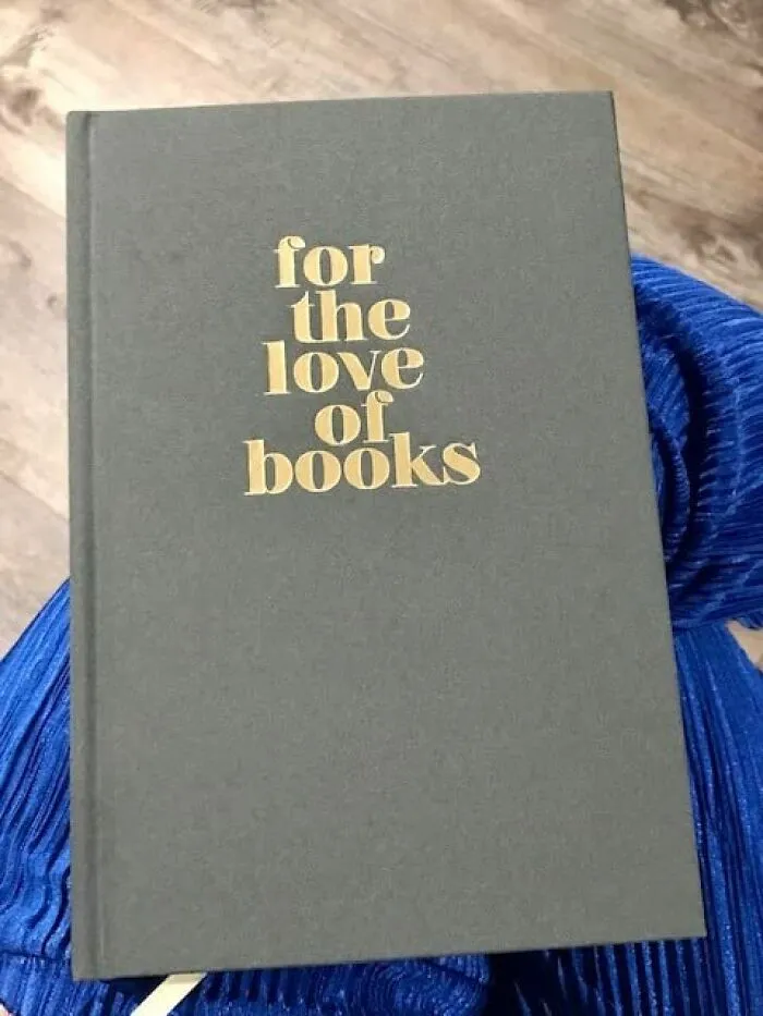 Keep Track Of All Your Favorite Reads With This <a Style="Display:inline;" Href="Https://Www.amazon.com/Reading-Journal-Planner-Lovers-Review/Dp/1952842654?ie=utf8&linkcode=ll1&tag=bpbobcat-20&linkid=ddbca22824c801eae25ef14fe4105417&language=en_us&ref_=as_li_ss_tl" Target="_blank"><span Style="Font:inherit;color:#d74b1f;"> Book Journal </Span>, The Perfect Present For Any Bookworm