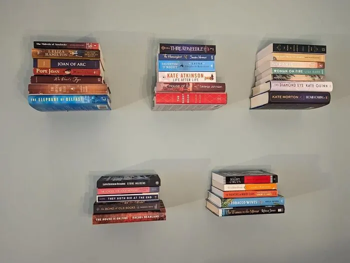 <a Style="Display:inline;" Href="Https://Www.amazon.com/Umbra-Conceal-Floating-Bookshelf-Silver/Dp/B000ivrtbo?ie=utf8&linkcode=ll1&tag=bpmammoth-20&linkid=1e2d7d7974f7e734a57b42954dd610a0&language=en_us&ref_=as_li_ss_tl" Target="_blank"> <span Style="Font:inherit;color:#d74b1f;"> Floating Bookshelves</Span> Are A Great Alternative To Paintings, Turning Your Favorite Books Into Wall Art