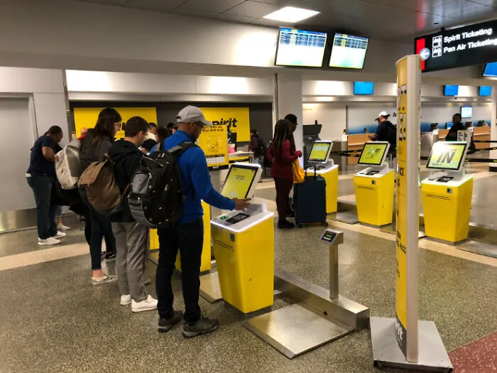 Despite The Official Weight Limit Being 50lbs, These Spirit Self Service Kiosks Will Flag Anything Over 40lbs As Overweight And Require A $78 Additional Charge To Proceed